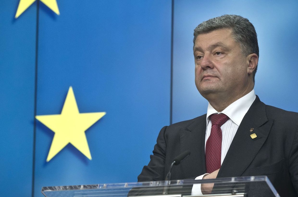 Петр Порошенко отвечает на вопросы журналистов после подписания соглашения с ЕС