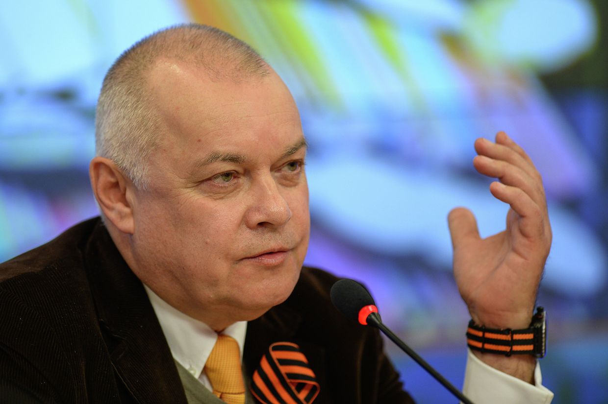 Генеральный директор МИА Россия сегодня Дмитрий Киселев на пресс-конференции, посвященной старту акции Георгиевская ленточка Генеральный директор МИА Россия сегодня Дмитрий Киселев на пресс-конференции, посвященной старту акции Георгиевская ленточка