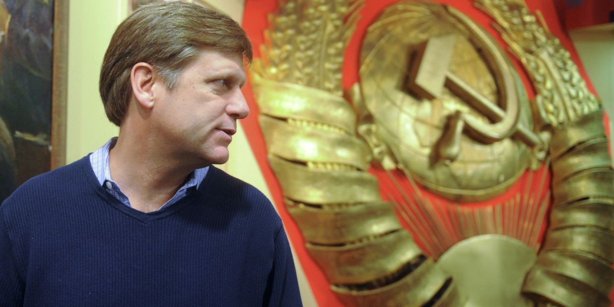 Новый посол США в России Майкл Макфол посетил музей в Москве