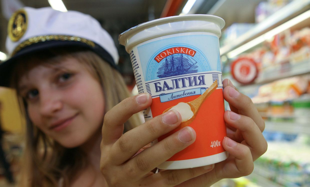 Литовские молочные продукты в одном из супермаркетов Калининграда