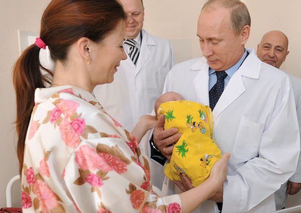 Рабочая поездка премьер-министра РФ Путина в Северо-Западный федеральный округ