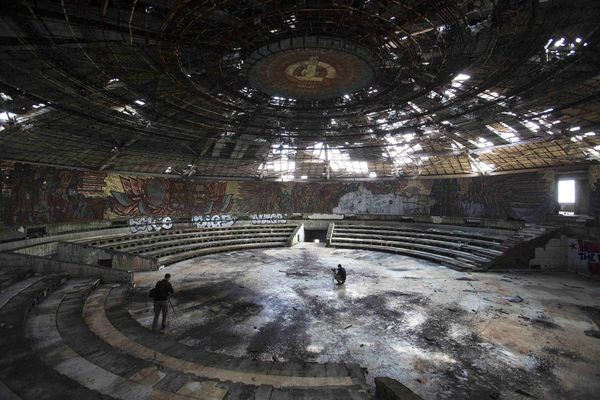 Дом-памятник Болгарской коммунистической партии на вершине горы Бузлуджа