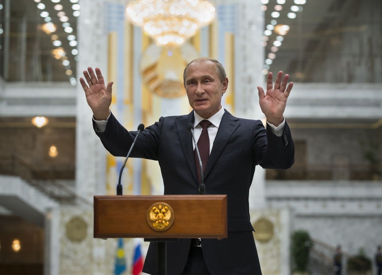 Владимир Путин разговаривает с журналистами после встречи с Петром Порошенко в Минске