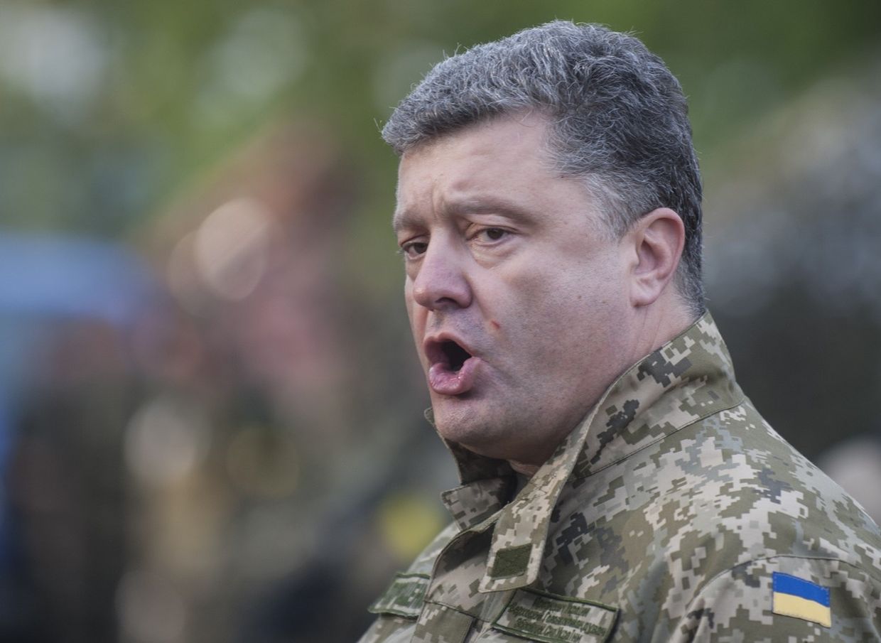 Петр Порошенко на военной базе в Харьковской области