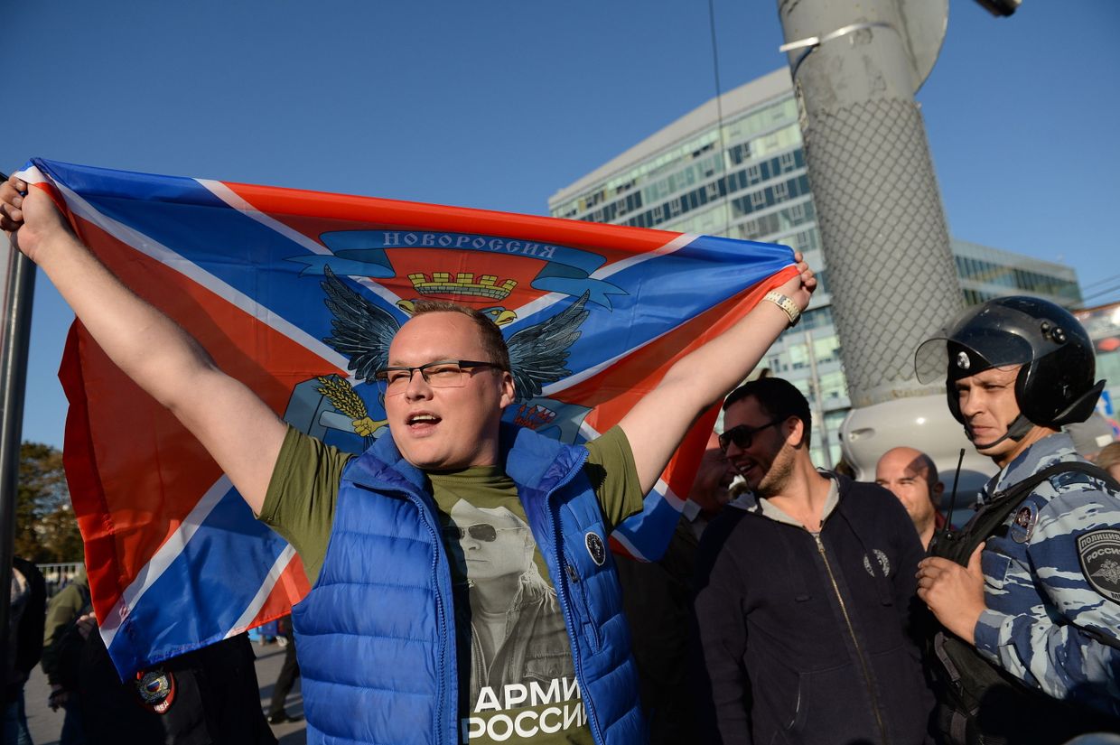 Пикет сторонников Новороссии против акции оппозиции Марш мира