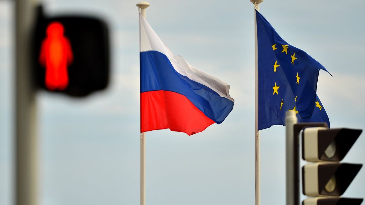 Флаги России и ЕС