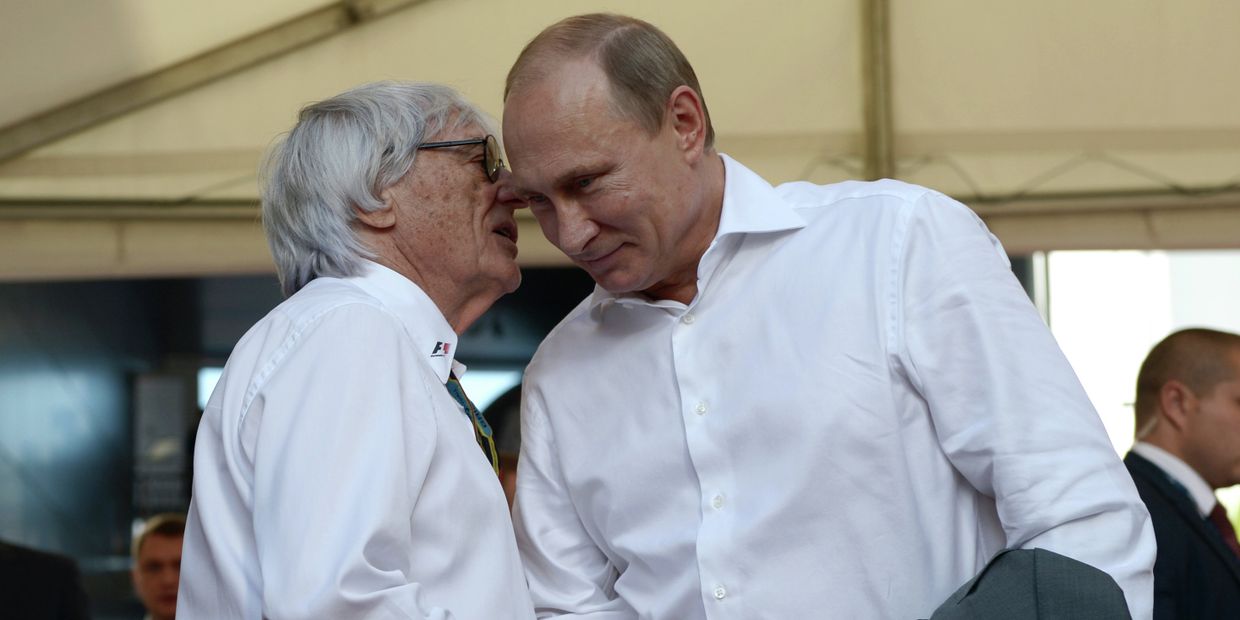 Президент России Владимир Путин и генеральный промоутер Формулы-1 Берни Экклстоун во время российского этапа Формулы-1