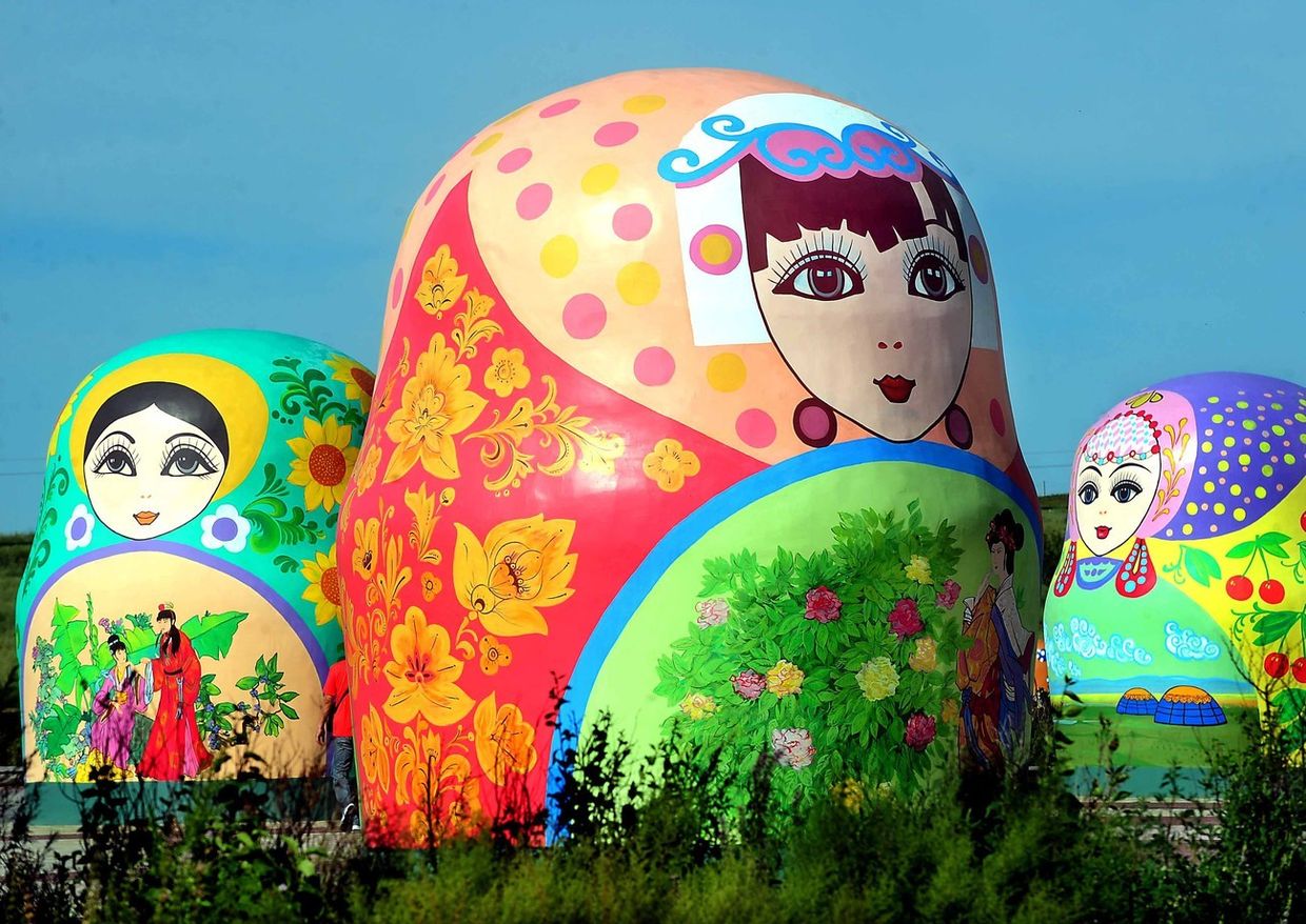 Матрешки на площади в Маньчжурии