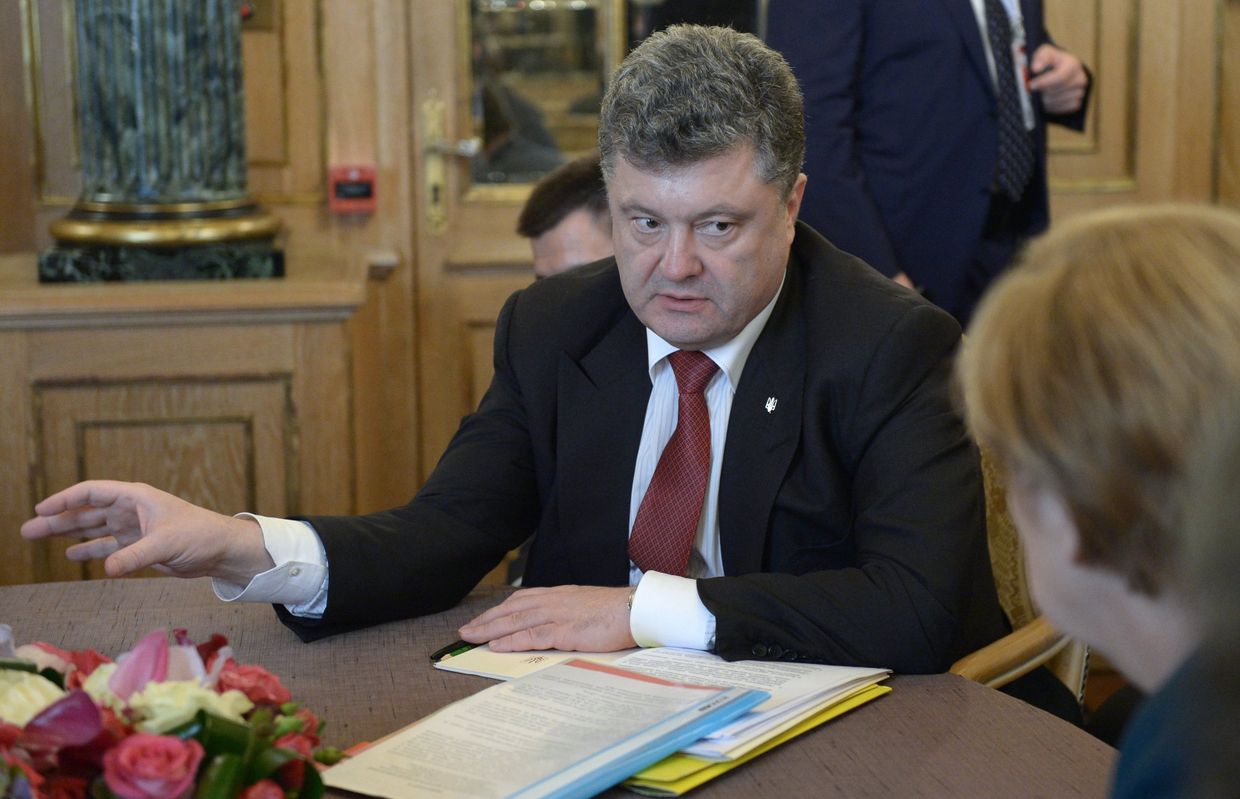 Президент Украины Петр Порошенко и федеральный канцлер Германии Ангела Меркель во время встречи в нормандском формате на полях саммита форума Азия-Европа