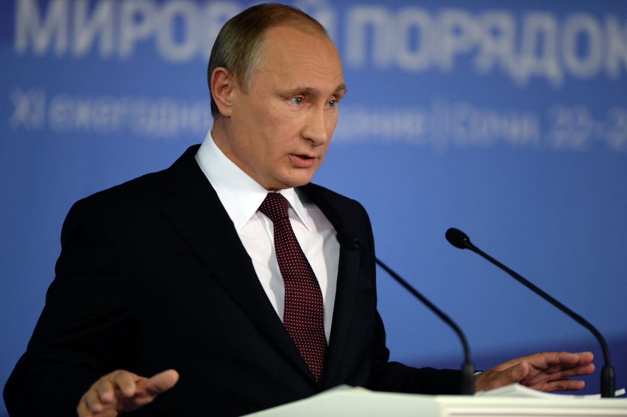 Президент России Владимир Путин выступает на итоговой пленарной сессии XI заседания Международного дискуссионного клуба Валдай в Сочи