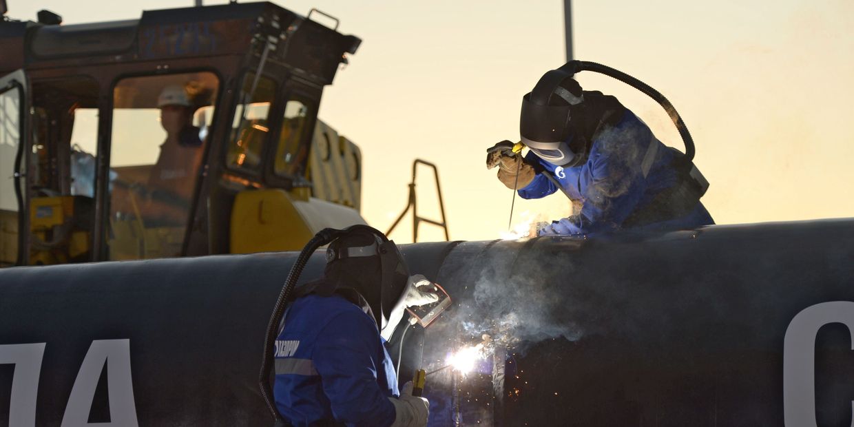 Сварка шва на церемонии соединения первого звена магистрального газопровода «Сила Сибири» Сварка шва на церемонии соединения первого звена магистрального газопровода «Сила Сибири»