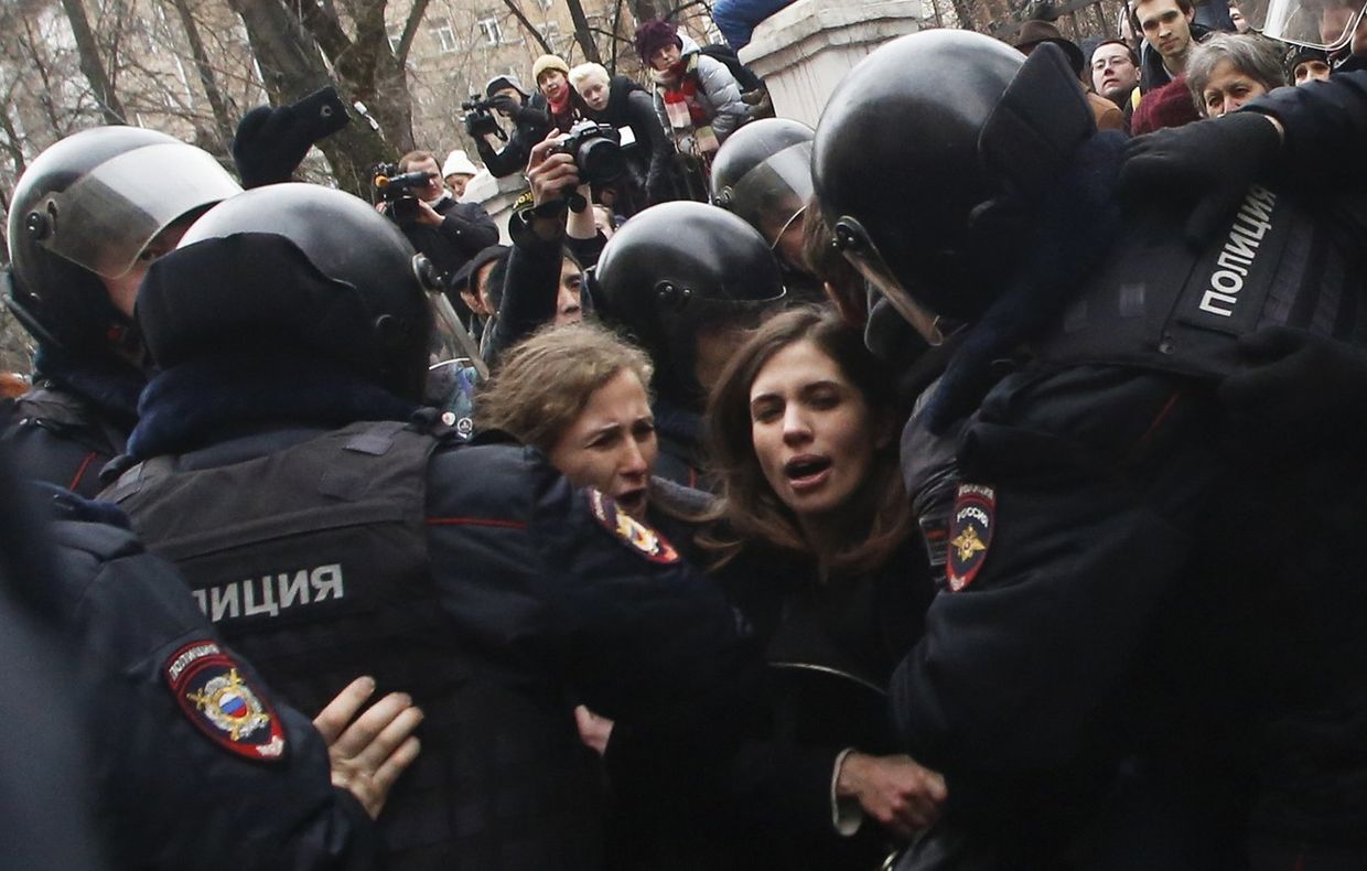 Участницы Pussy Riot во время оглашения приговора по «Болотному делу»