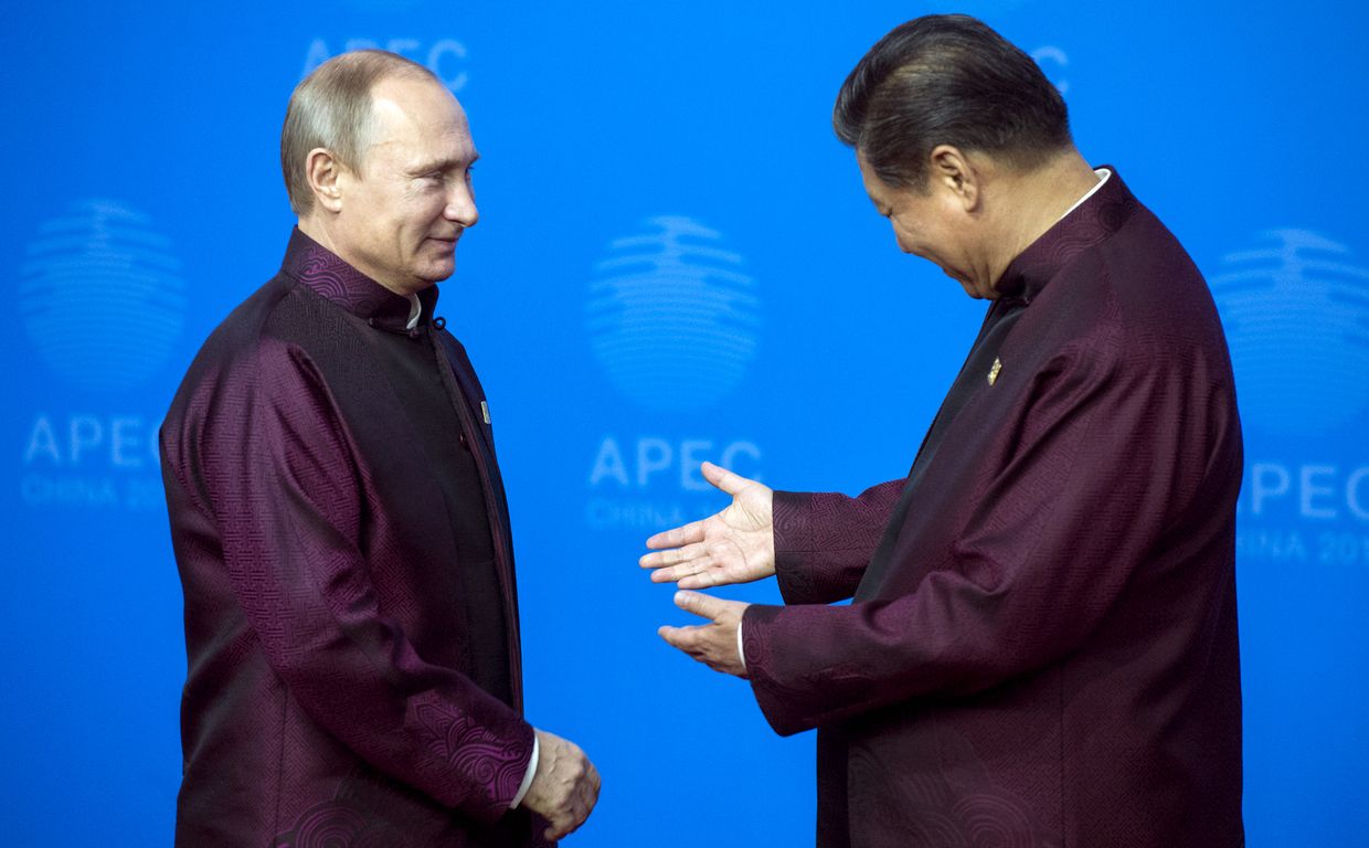 Владимир Путин и председатель КНР Си Цзиньпин на саммите АТЭС в Пекине