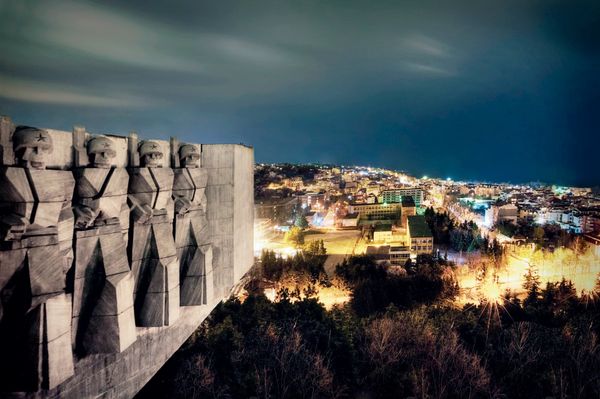 Памятник болгаро-советской дружбы в Варне, Болгария