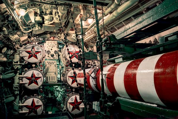 Советская подвод­ная лодка У-475 «Черная вдо­ва», пришвартована неподалеку от города Рочестер, Великобритания
