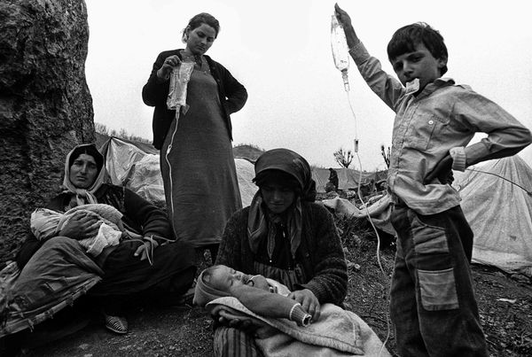 Иракские курды в лагере для беженцев Чукурджа в Турции, 1991 год