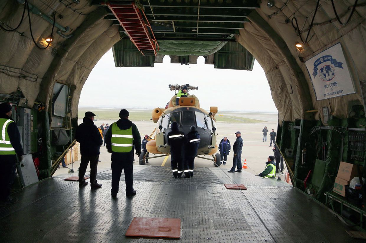 Погрузка вертолета Ми-17В-5