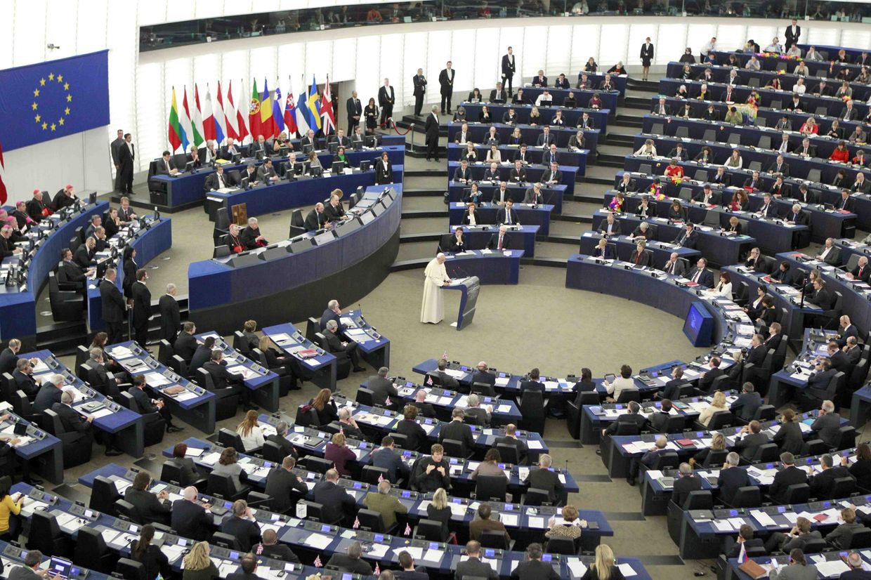 Папа Франциск выступает в Европарламенте в Страсбурге