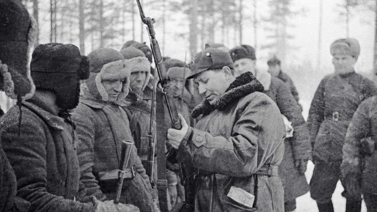 Генерал Штыков с красноармейцами