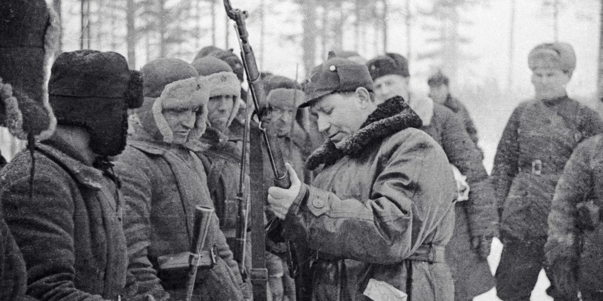 Генерал Штыков с красноармейцами