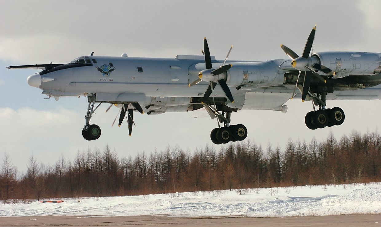 Противолодочный самолет Ту-142