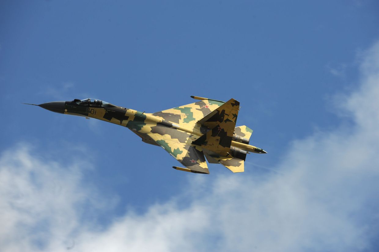 Реактивный истребитель Су-35