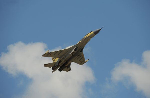 Реактивный истребитель Су-35 в преддверии открытия МАКС-2009