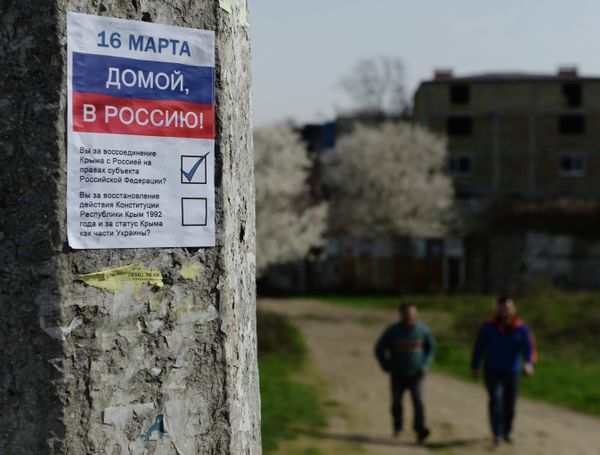 Плакаты на улицах Севастополя