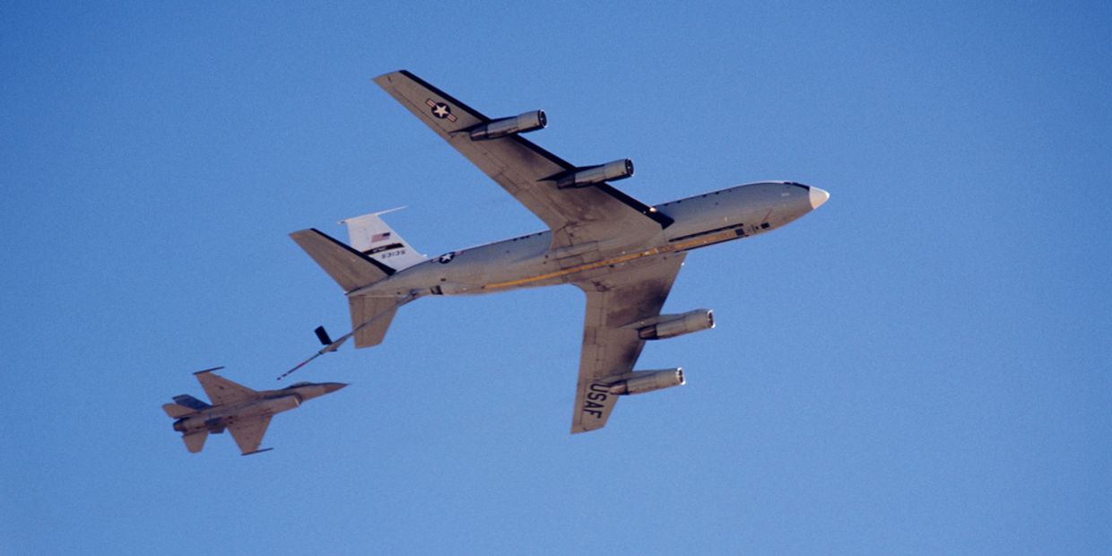 Самолет-заправщик KC-135 компании Boeing