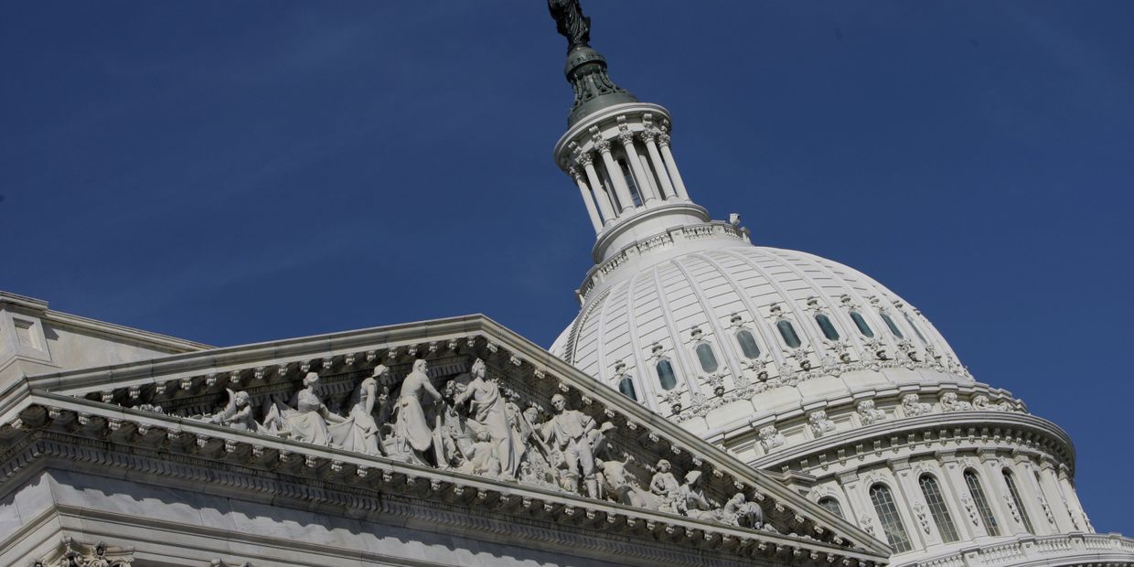 Капитолий, здание в Вашингтоне, где заседает конгресс США