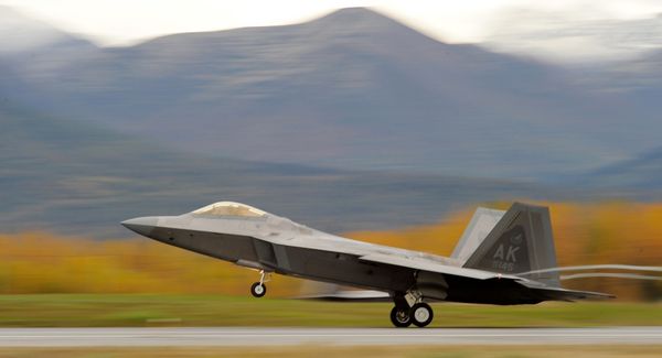 Истребитель F-22 Raptor 