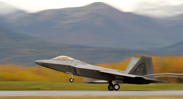Истребитель F-22 Raptor 