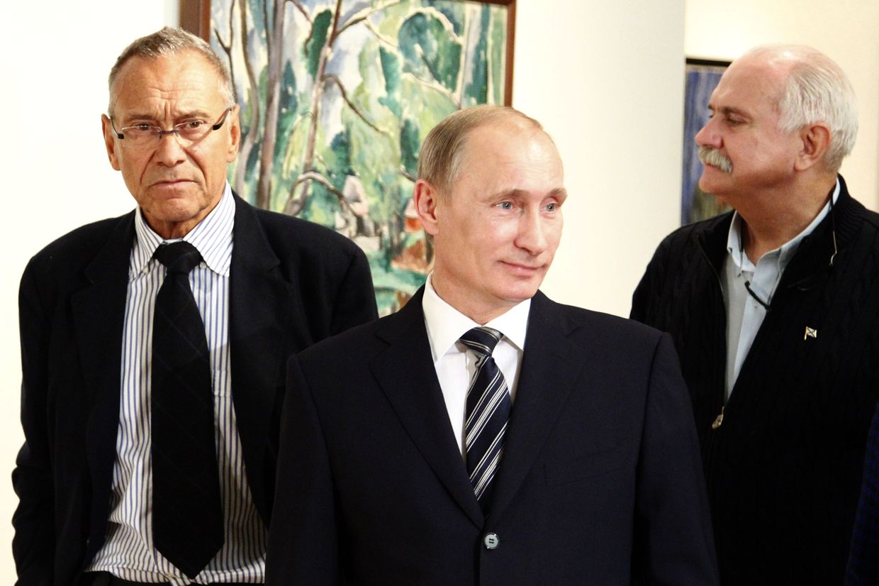 Премьер-министр РФ Владимир Путин посетил выставку Петр Кончаловский. К эволюции русского авангарда Премьер-министр РФ Владимир Путин посетил выставку Петр Кончаловский. К эволюции русского авангарда