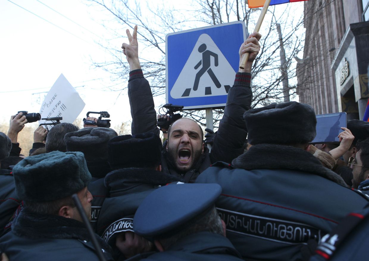 Акция протеста у российского посольства в Ереване