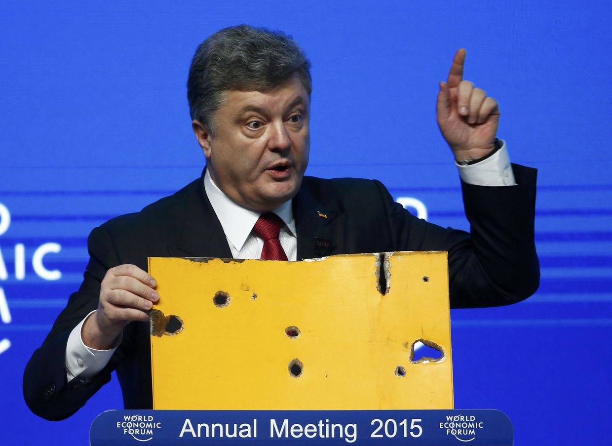 Петр Порошенко выступает на форуме в Давосе