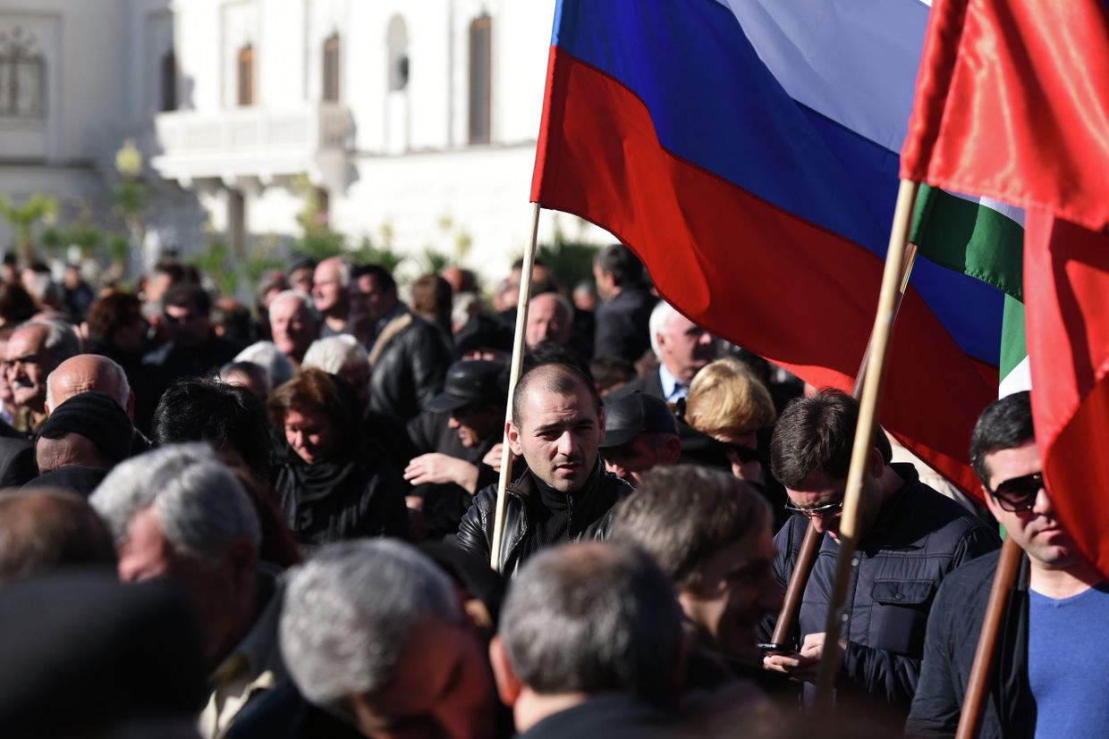 Митинг в поддержку подписания договора между Россией и Абхазией о союзничестве и стратегическом партнерстве в Сухуме
