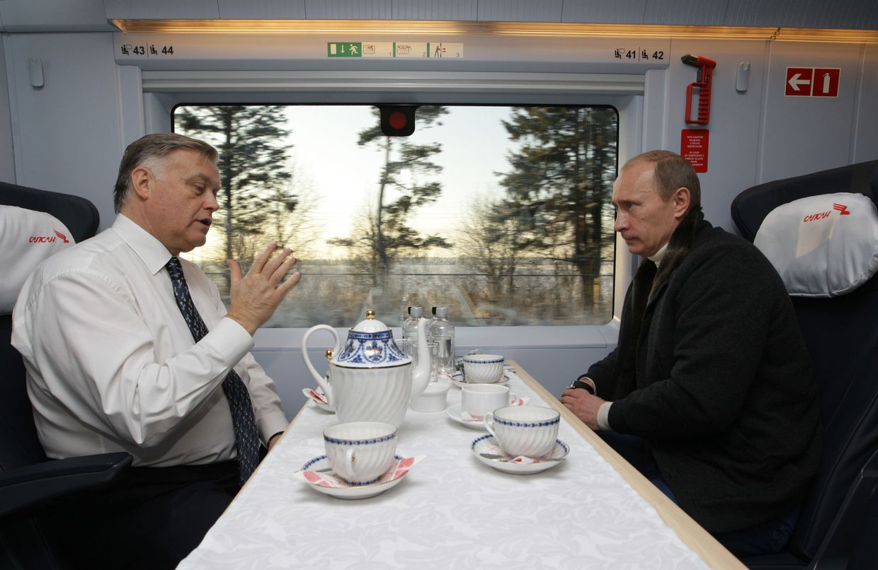 Премьер-министр России В.Путин совершил поездку на новом скоростном поезде Сапсан