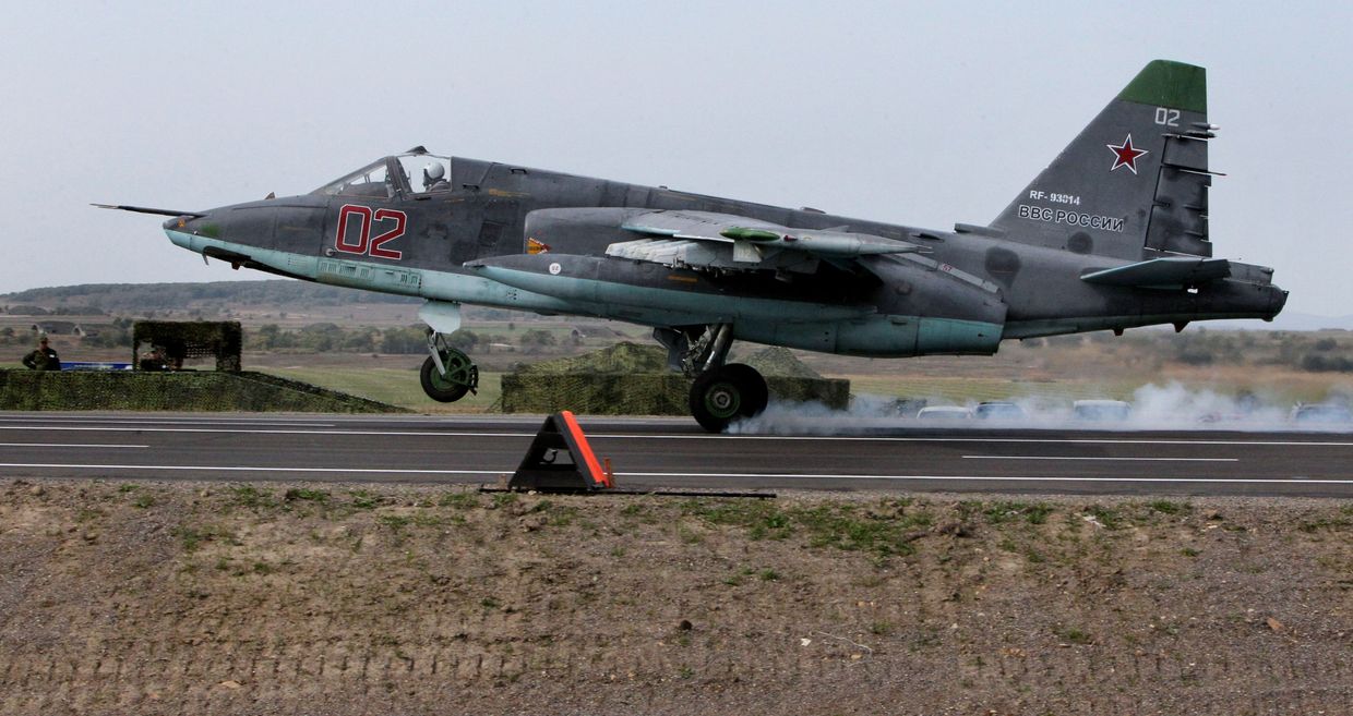 Посадка Су-25 на атотрассу под Минском Посадка Су-25 на атотрассу под Минском