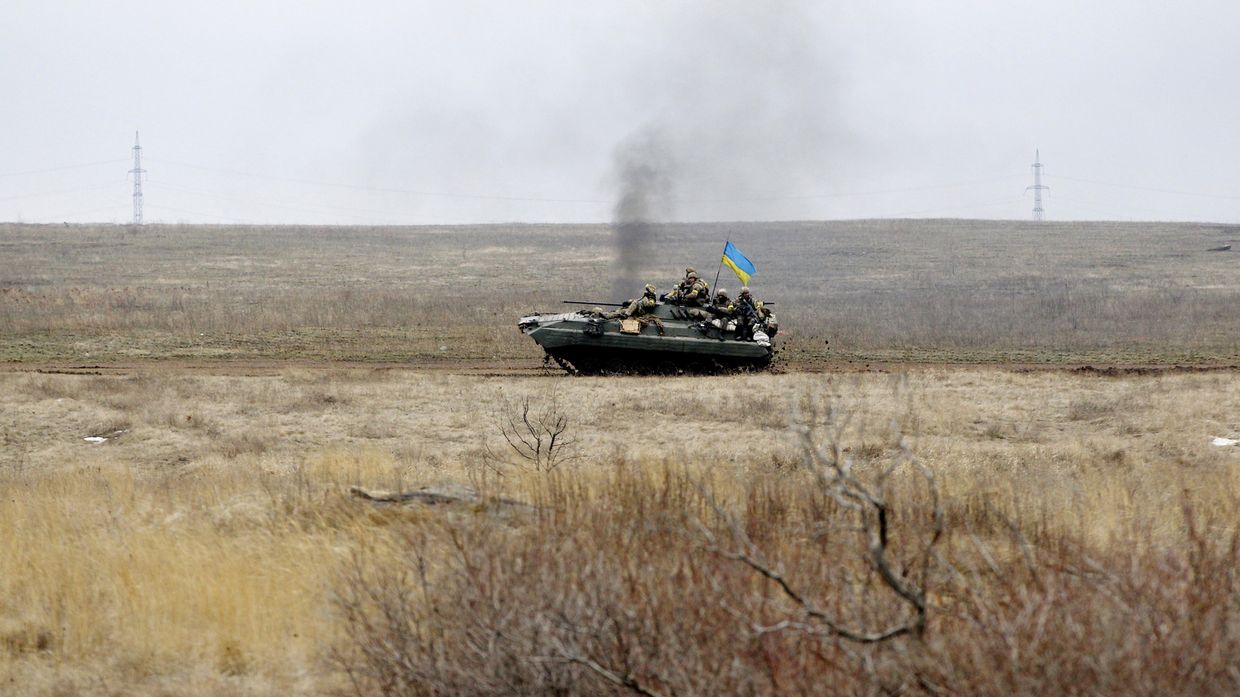 Украинский танк рядом с Дебальцево