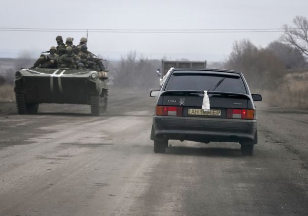 Беженцы покидают Дебальцево