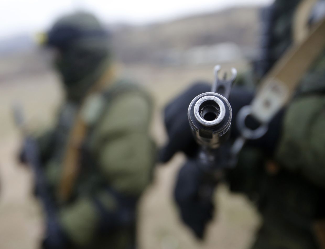 Военные в поселке Перевальное под Симферополем