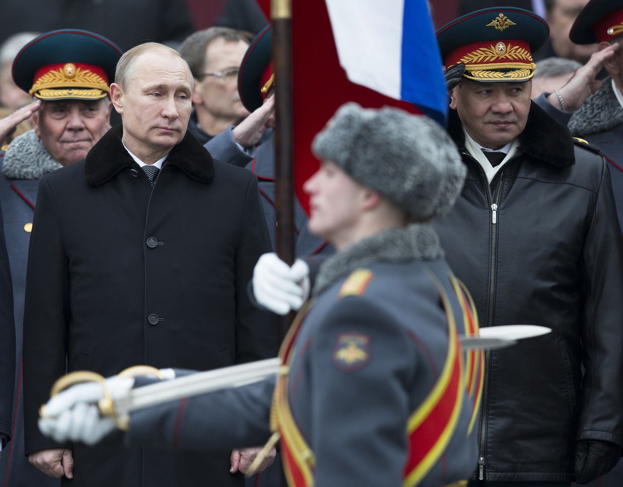 Владимир Путин и Сергей Шойгу на праздновании Дня защитника Отечества в Москве Владимир Путин и Сергей Шойгу на праздновании Дня защитника Отечества в Москве