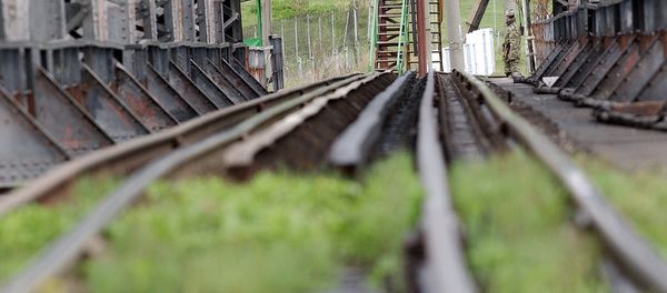 Мост через реку Прут – граница между Румынией и Молдавией Мост через реку Прут – граница между Румынией и Молдавией