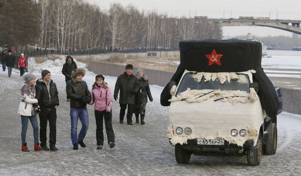 Инсталляция Василия Слонова на мотофестивале «Зимний Вираж - 2015»