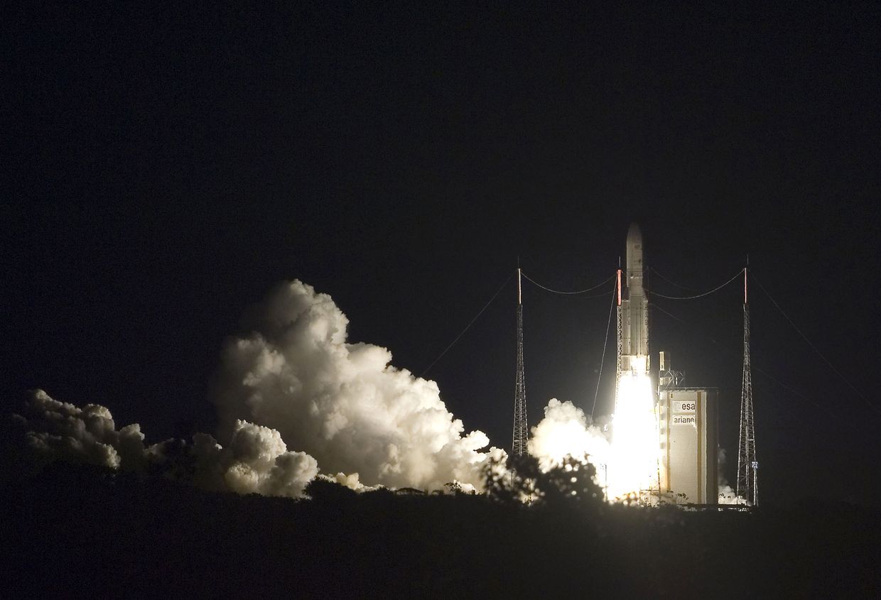 Запуск ракеты «Ариан-5», которая вывела на орбиту турецкий спутник Turksat 3A и британский спутник Skynet 5C 