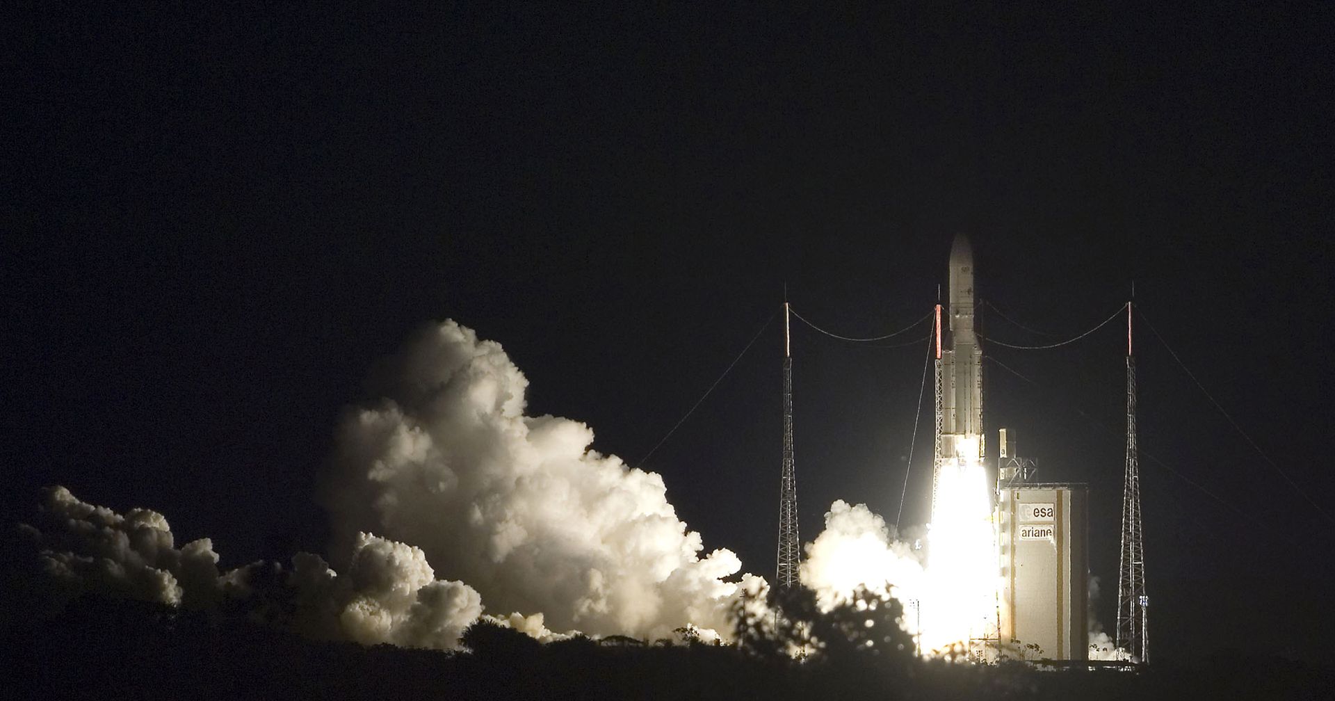 Запуск ракеты «Ариан-5», которая вывела на орбиту турецкий спутник Turksat 3A и британский спутник Skynet 5C - ИноСМИ, 1920, 13.05.2021