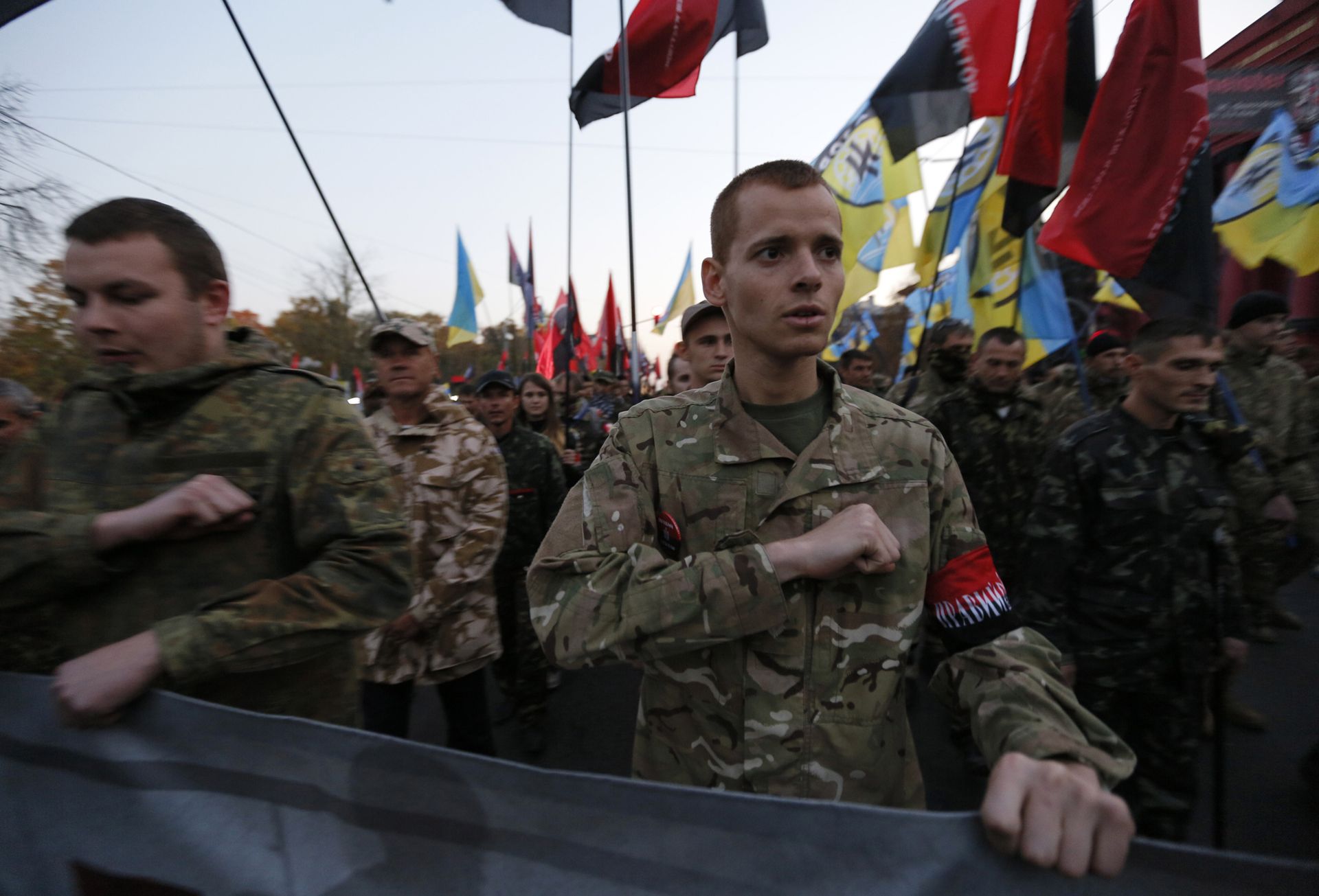 Бойцы батальона «Азов» поют гимн Украины на марше в Киеве, посвященном 72-летию образования УПА - ИноСМИ, 1920, 18.04.2021