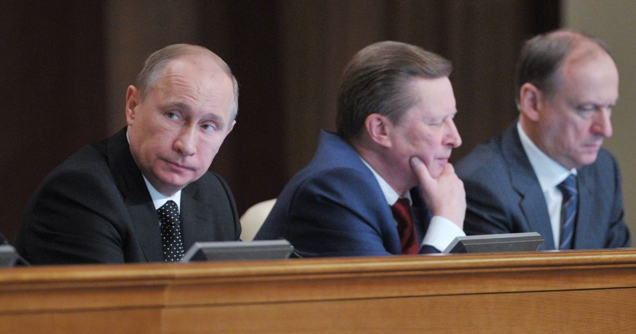 Владимир Путин, секретарь Совета безопасности РФ Николай Патрушев и руководитель администрации президента РФ Сергей Иванов на заседании Коллегии министерства обороны РФ Владимир Путин, секретарь Совета безопасности РФ Николай Патрушев и руководитель администрации президента РФ Сергей Иванов на заседании Коллегии министерства обороны РФ