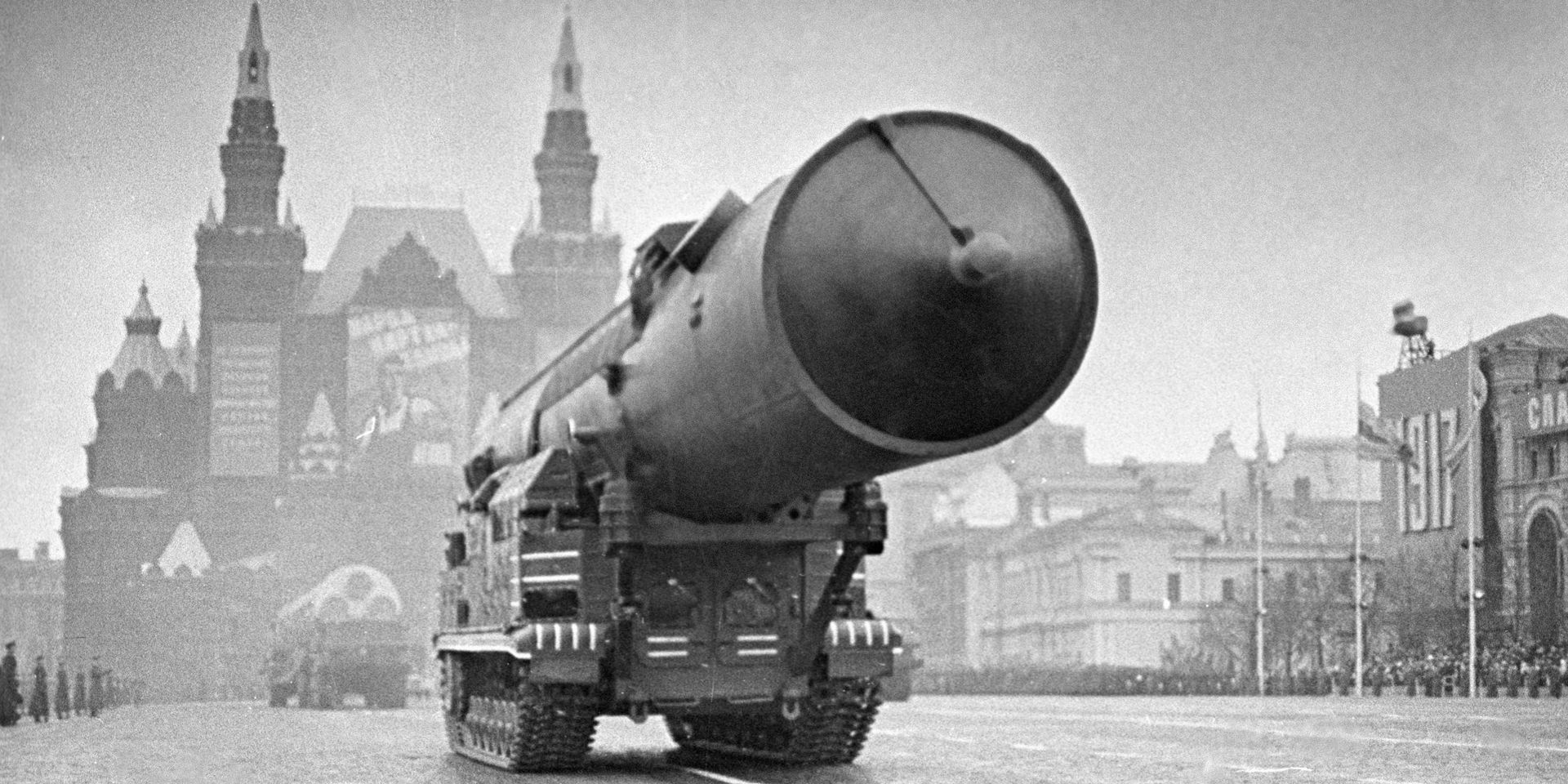 Ракетный комплекс войск стратегического назначения проходит по Красной площади - ИноСМИ, 1920, 13.06.2025