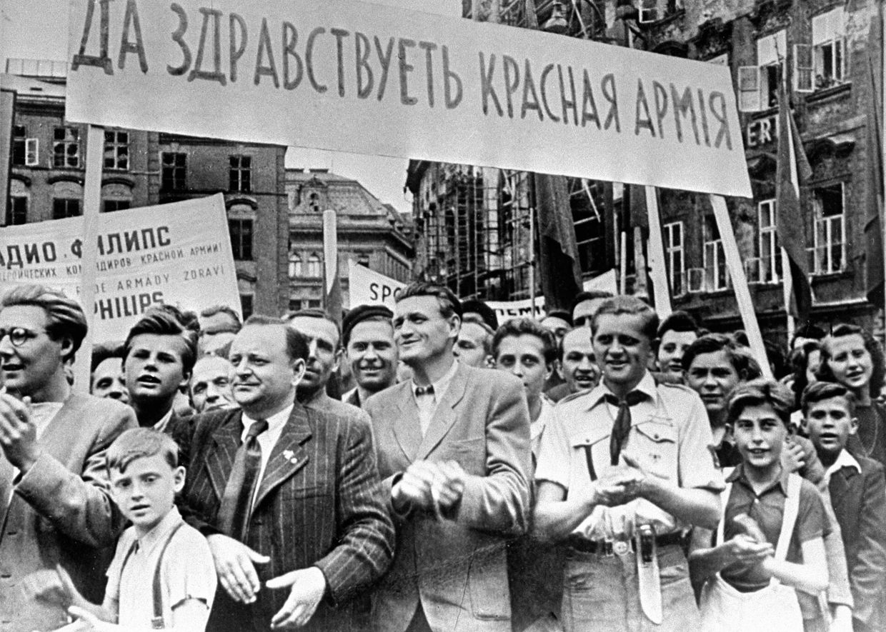 Митинг в Праге по случаю особождения Чехословакии от оккупации